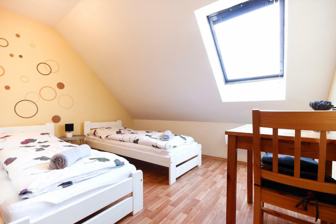 Penzion víno sklep U Palečků Zaječí Exterior foto